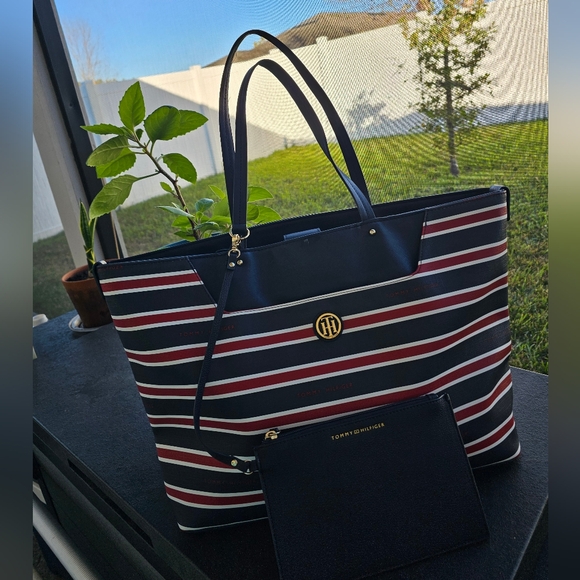 TOMMY HILFIGER NAVY BLUE RED WHITE SHOPPER TOTE BAG PURSE W/ POUCH. Brand new - Picture 3 of 17